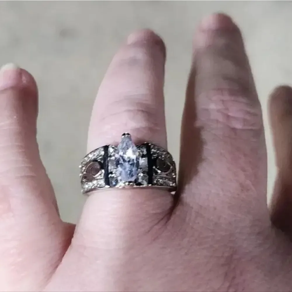 Diamond horse eye double layered diamond wedding ring